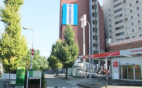 リクルート新大阪ビル 横から